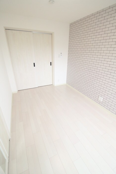 居室 ロ－タス赤川