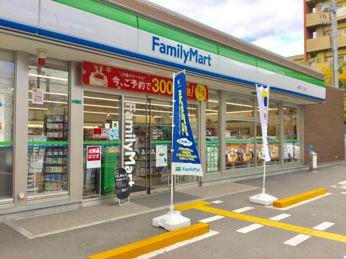 ファミリーマート(コンビニ)まで580m インディペンデンスハイツ