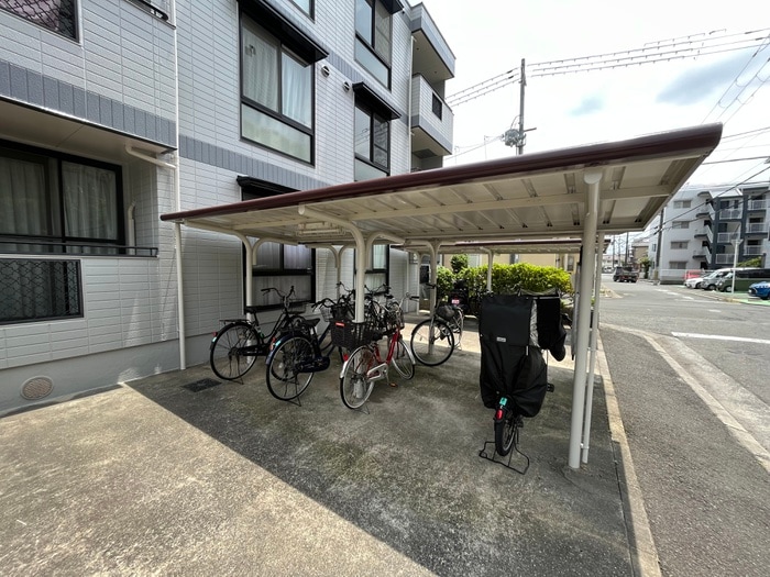 駐輪場 ア－クヴィラ真砂