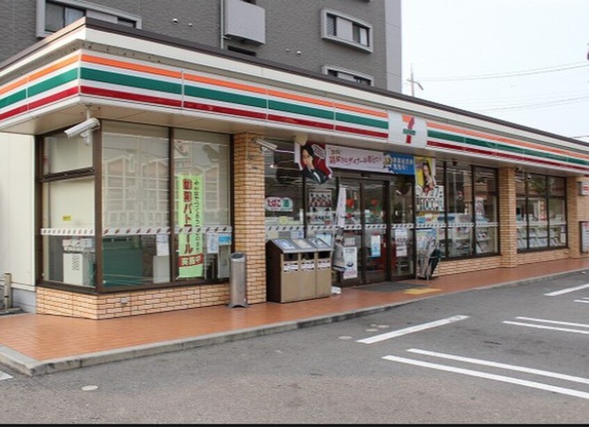 セブンイレブン(コンビニ)まで550m シャルマンヴィオラ