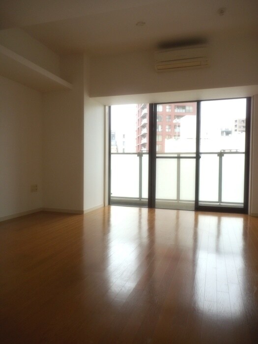 居室 Chrysantheme West