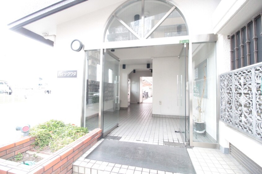 エントランス部分 ハイツクワタ