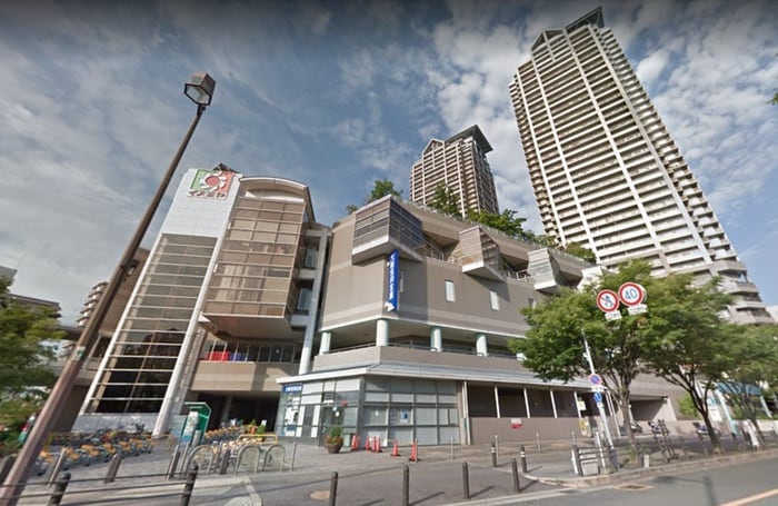 イズミヤ(スーパー)まで911m Rue colline三国ケ丘