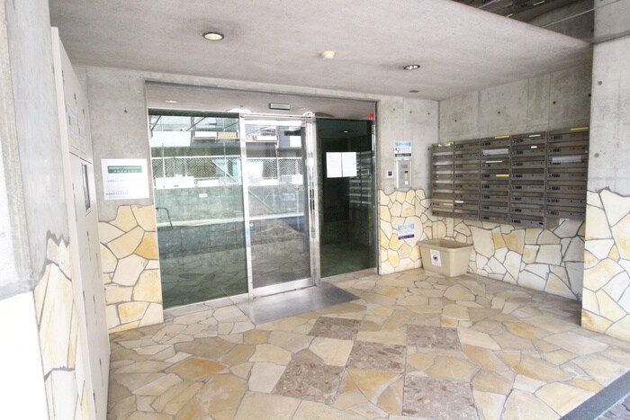 エントランス部分 ヤマシナア－バンコテ－ジ