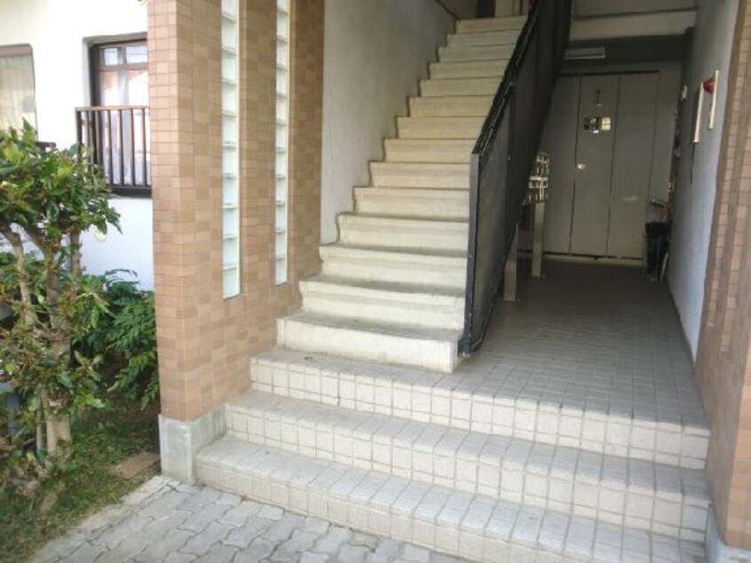 エントランス部分 ヴィラ赤とんぼ