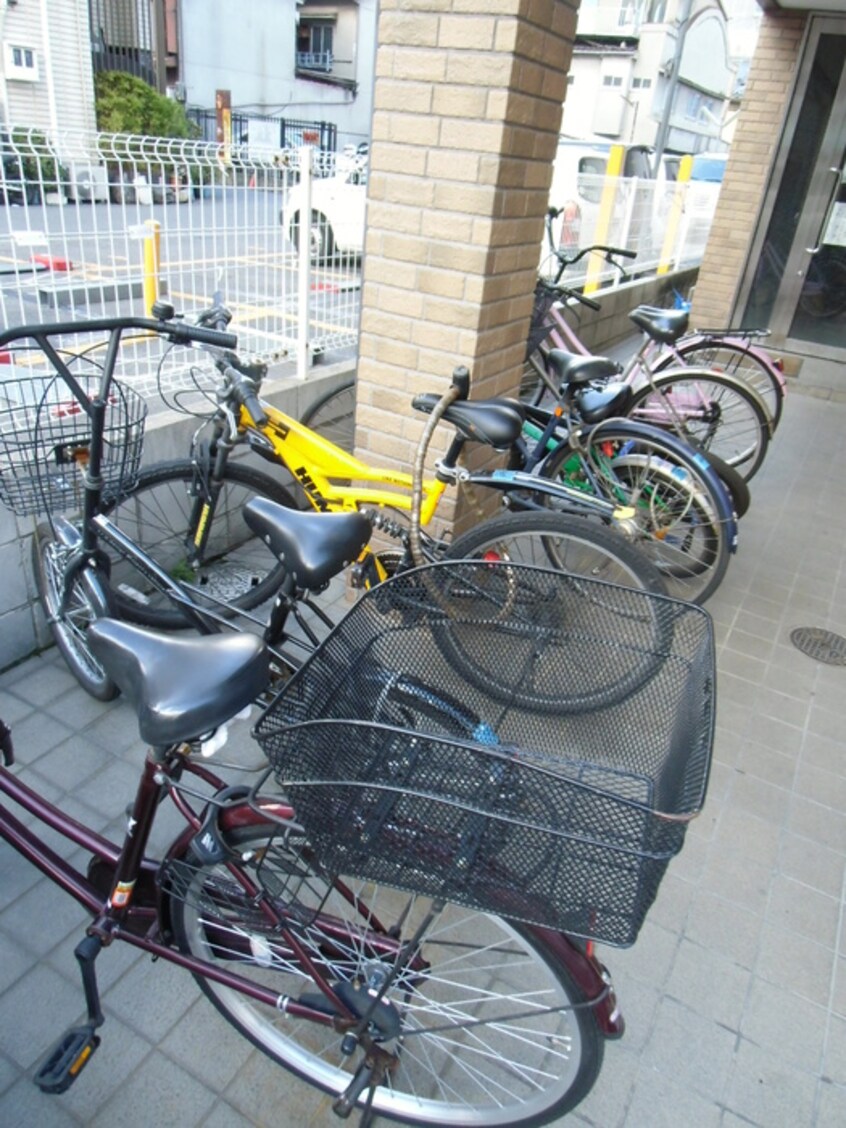 駐輪場 メゾンラフィネ