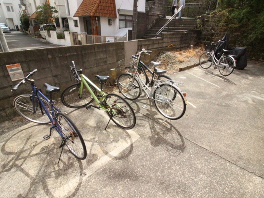 駐輪場 ゼウス千里山