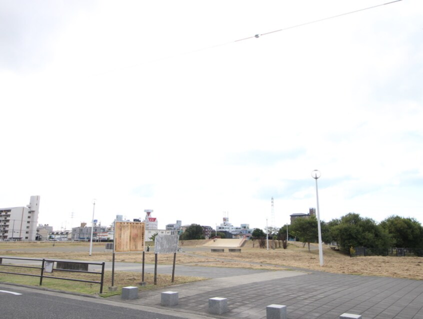 公園(公園)まで800m シャトークレール