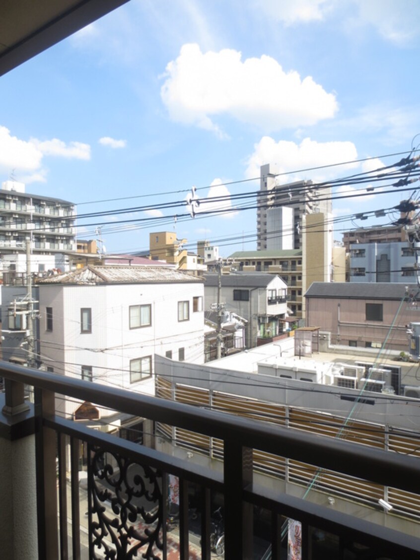 室内からの展望 上新ビル７