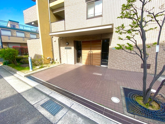 エントランス部分 RAFFINE西宮北口