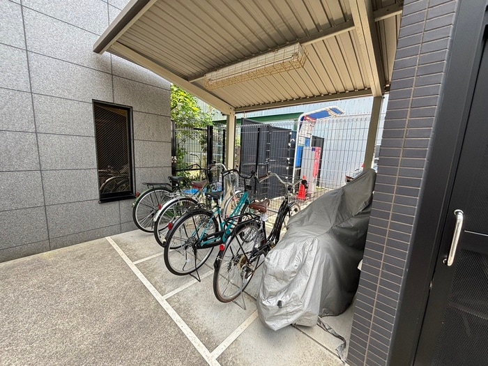 駐輪場 ｺｽﾓﾌﾟﾚﾐｱﾑ･ﾍﾞｲ大阪(906)