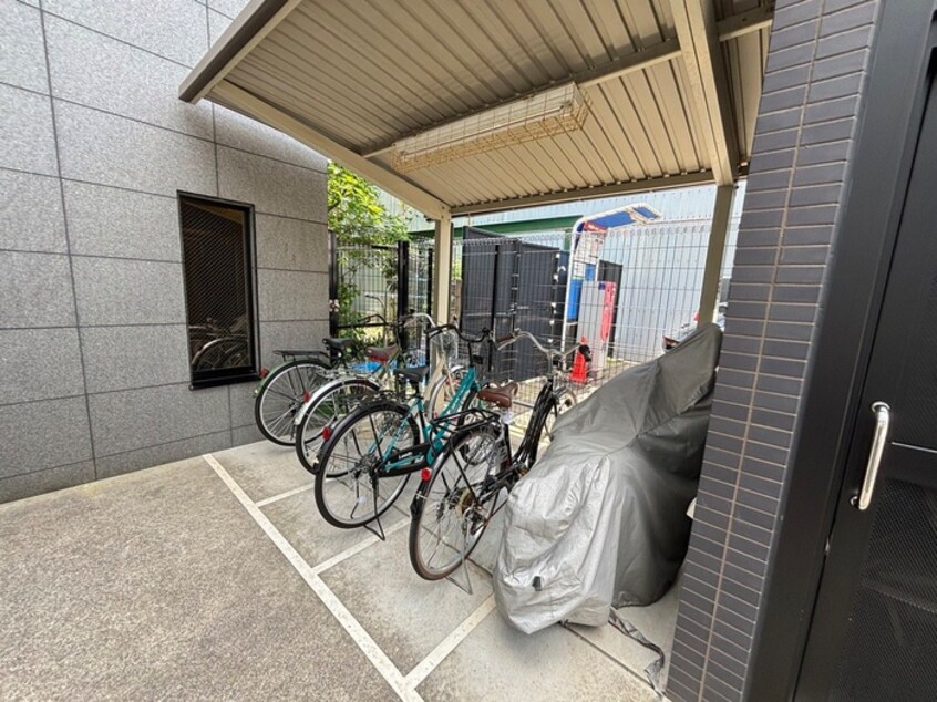 駐輪場 ｺｽﾓﾌﾟﾚﾐｱﾑ･ﾍﾞｲ大阪(906)