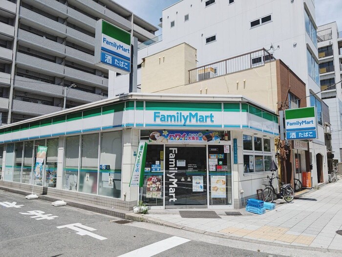 ファミリーマート(コンビニ)まで165m ｺｽﾓﾌﾟﾚﾐｱﾑ･ﾍﾞｲ大阪(906)