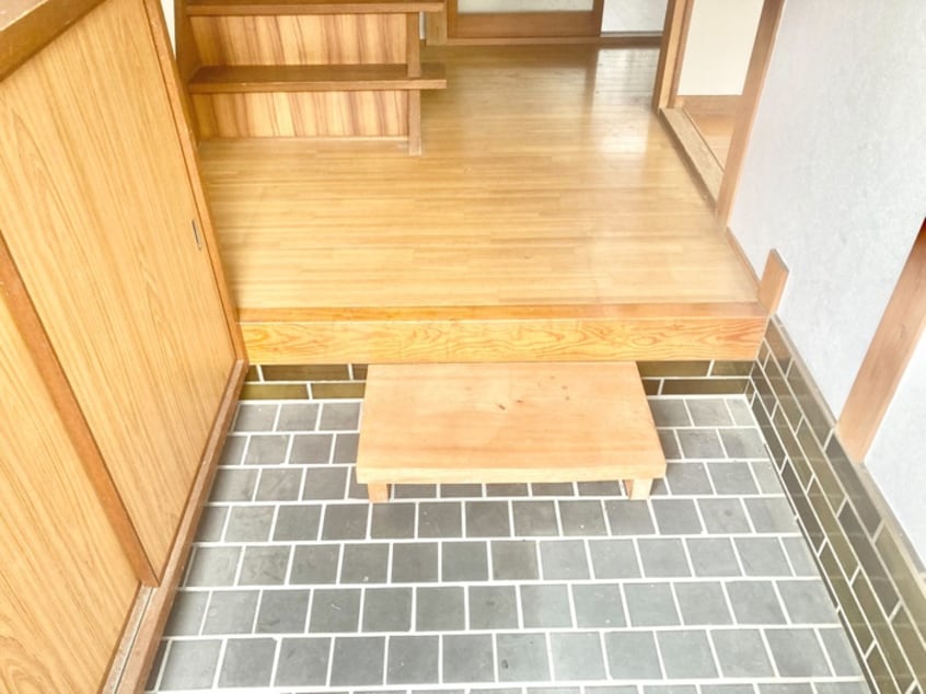 玄関 上四条町10-9戸建