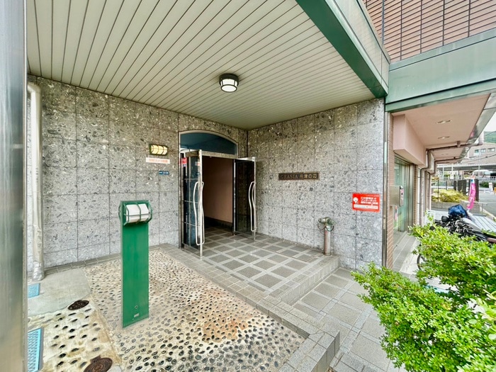 エントランス部分 グラシア南津の辺