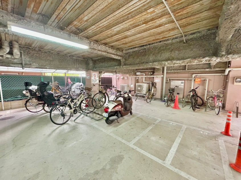 駐輪場 グラシア南津の辺