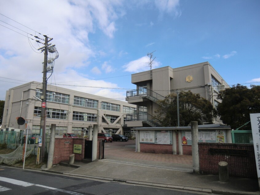 八幡市立くすのき小学校(小学校)まで180m 男山ハイツＡ棟