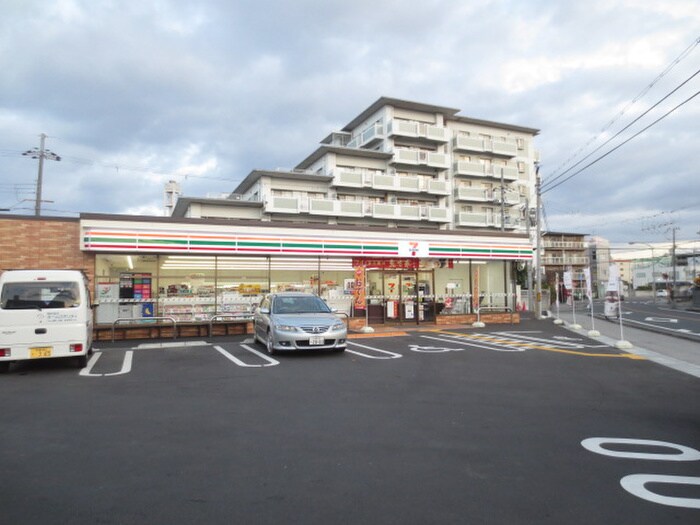 セブンイレブン八幡垣内山店(コンビニ)まで400m 男山ﾘﾊﾞ-ｻｲﾄﾞﾊｲﾂ