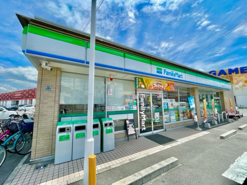 ファミリーマート 寝屋川マルハン店(コンビニ)まで156m マンション誠也