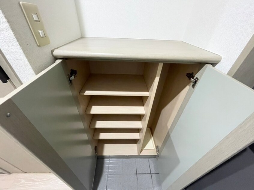 靴箱 ｲﾄｰﾋﾟｱ三宮ｱｰﾊﾞﾝｽﾃｰｼﾞ(204)