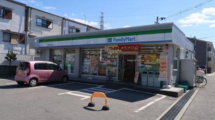 ファミリーマート高槻芝生住宅前店(コンビニ)まで600m コーポラス栄