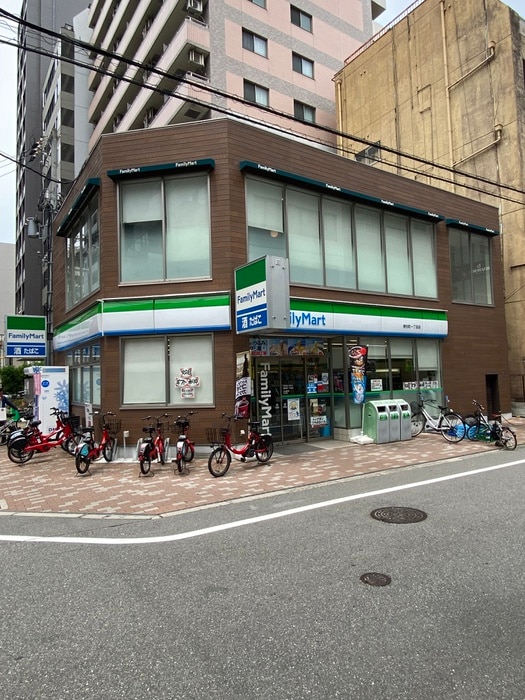 ファミリーマート(コンビニ)まで40m プレール・ドゥーク堺筋本町Q