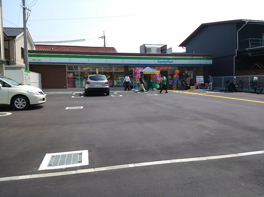 ファミリーマート(コンビニ)まで436m リブリ・江坂