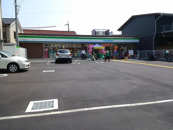 ファミリーマート(コンビニ)まで436m リブリ・江坂