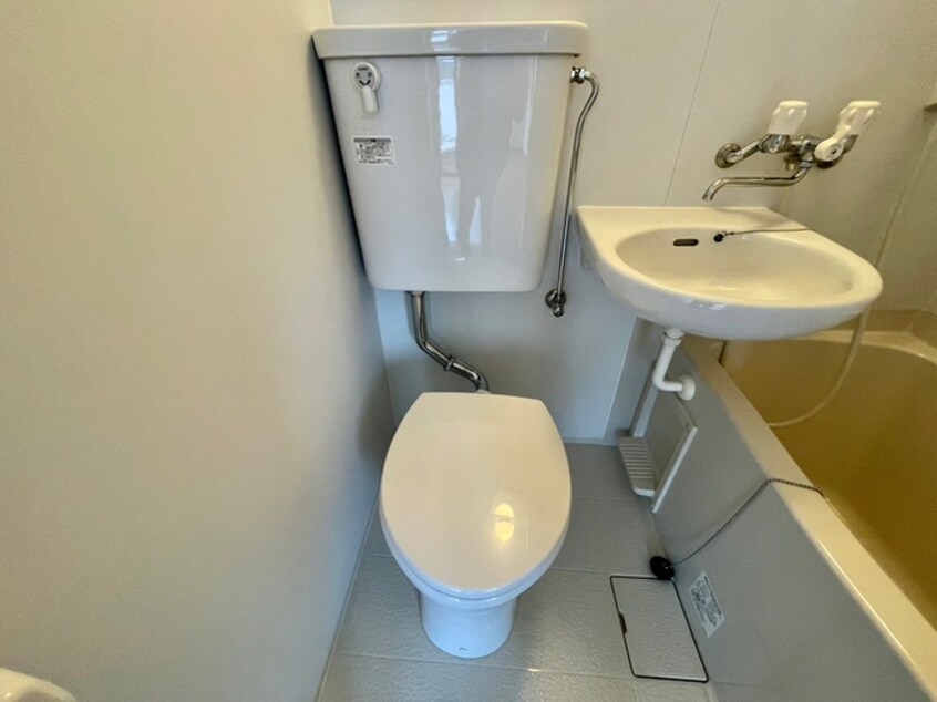 トイレ ドミ－ル・青木