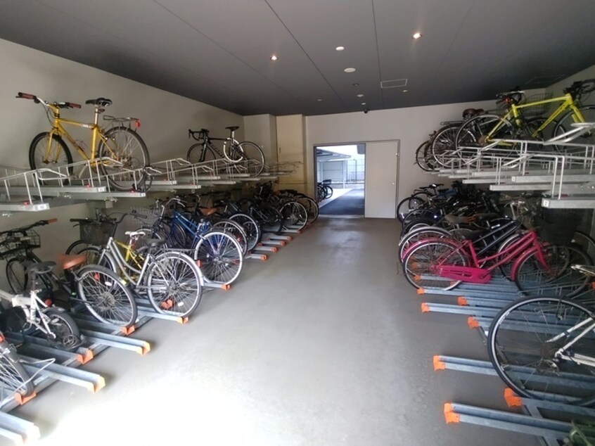 駐輪場 RJRプレシア江坂駅前