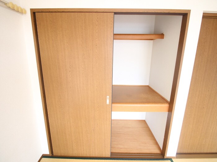 収納 エステ－トピア阪口