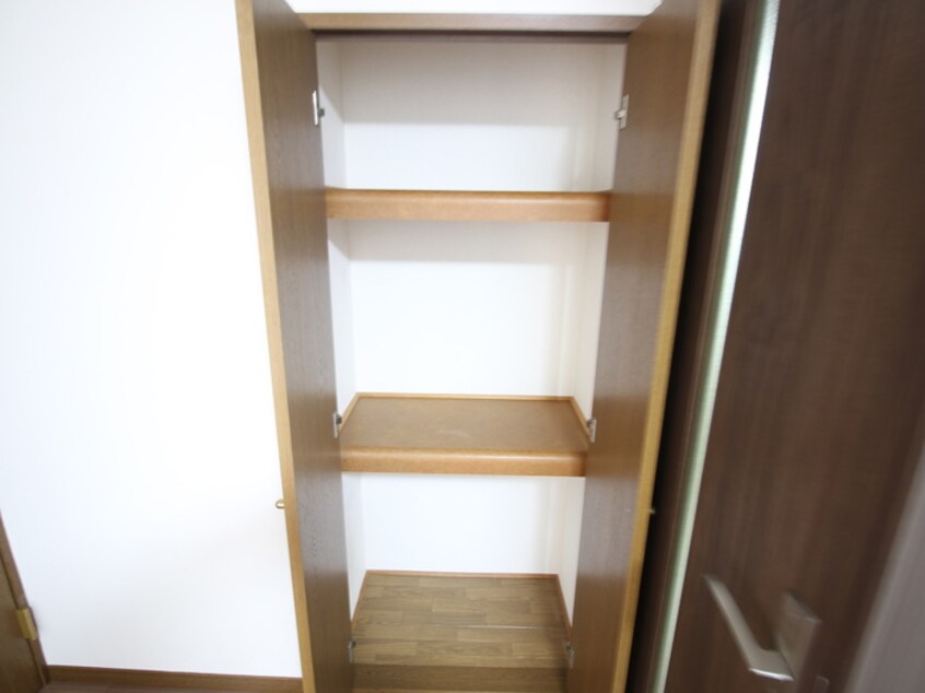 収納 エステ－トピア阪口