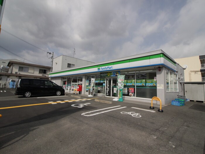 ファミリーマート枚方長尾家具町店(コンビニ)まで333m テレザート北山