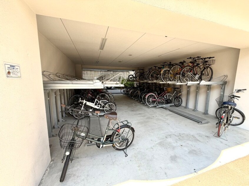 駐輪場 セレニテ福島プリエ