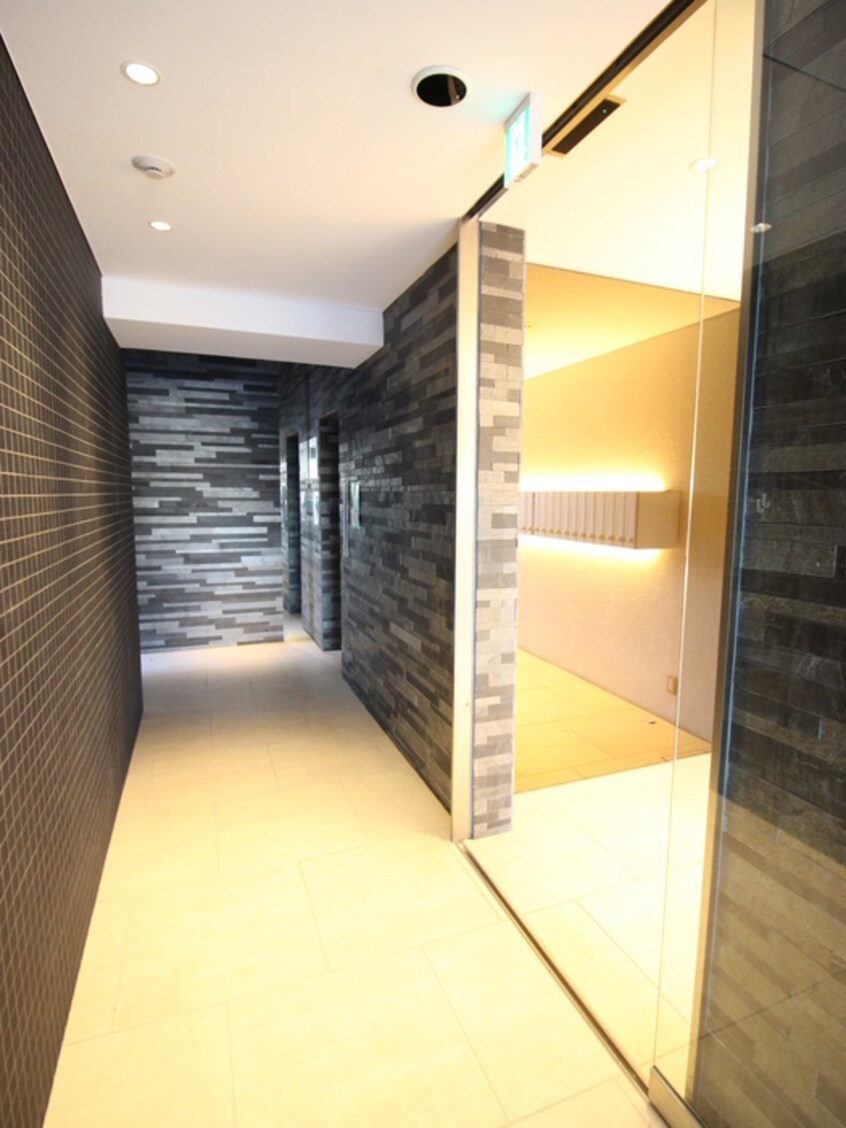 エントランス部分 ＷＩＳＴＥＲＩＡ　ＧＡＲＤＥＮ