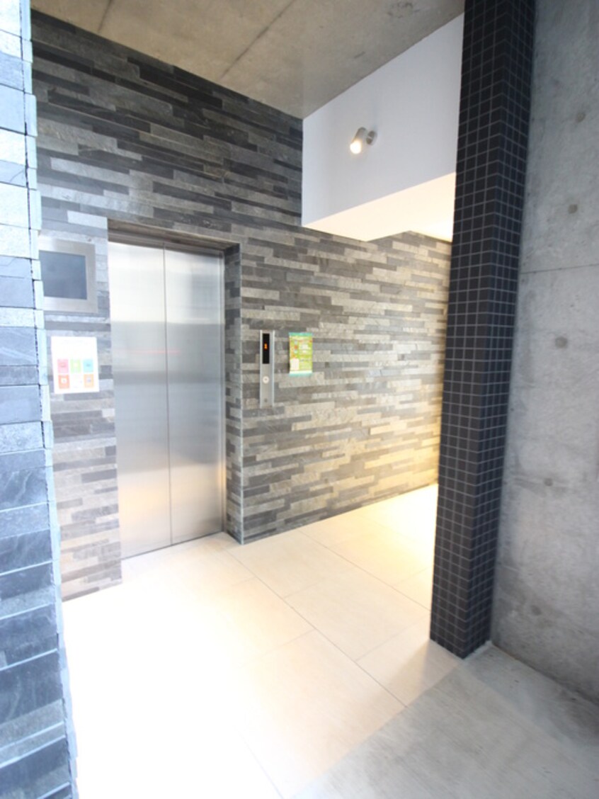 エントランス部分 ＷＩＳＴＥＲＩＡ　ＧＡＲＤＥＮ