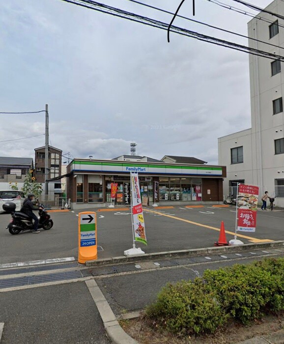 ファミリーマート(コンビニ)まで241m グランドール山口