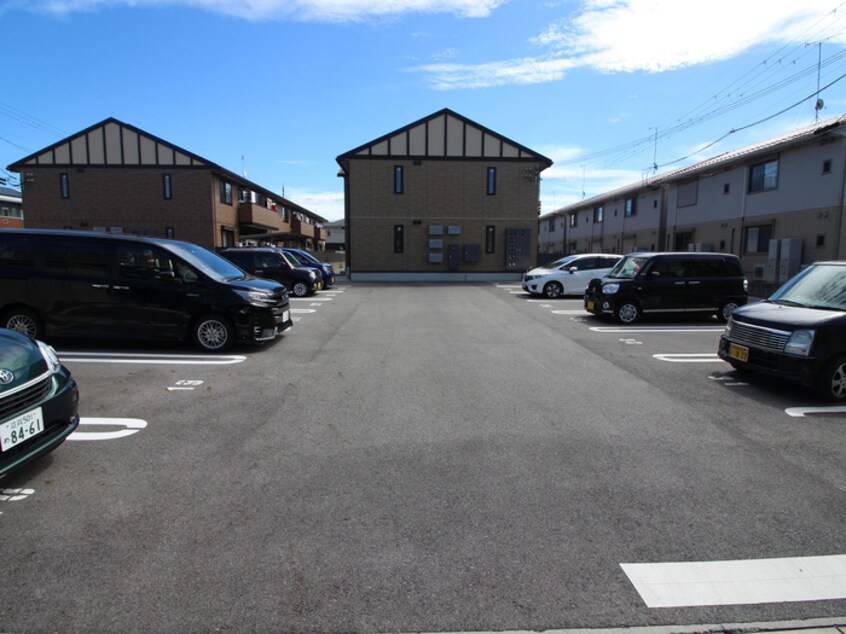 駐車場 アルブルB棟