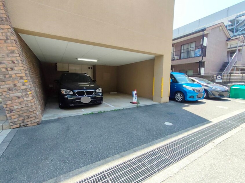 駐車場 ラ・トリニテ・カルム