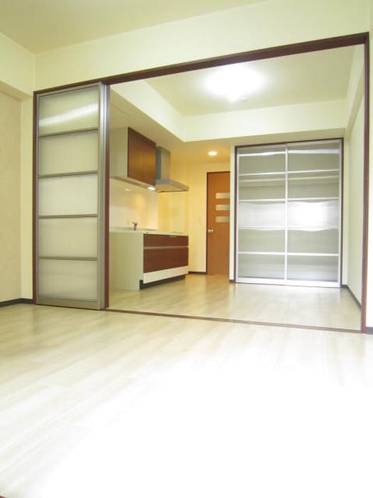 居室 コンソラ－レ瓦屋町