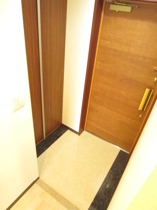 玄関 コンソラ－レ瓦屋町