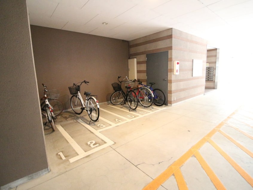 駐輪場 リグラン烏丸五条
