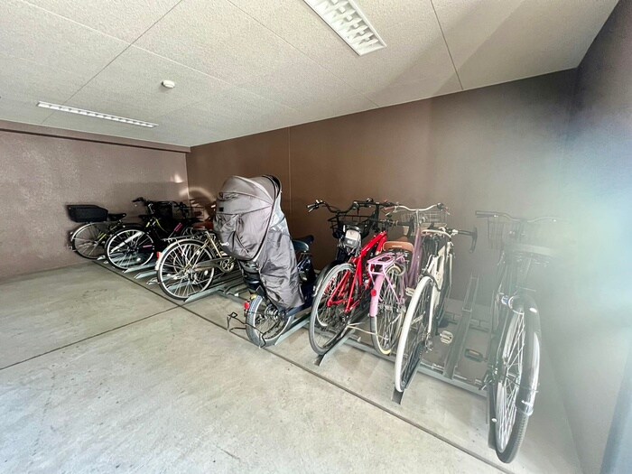 駐輪場 グラシア清水五条