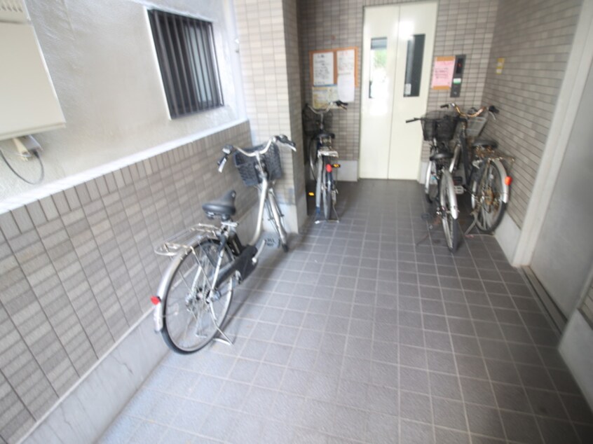 駐輪場 シャト－サンショウ