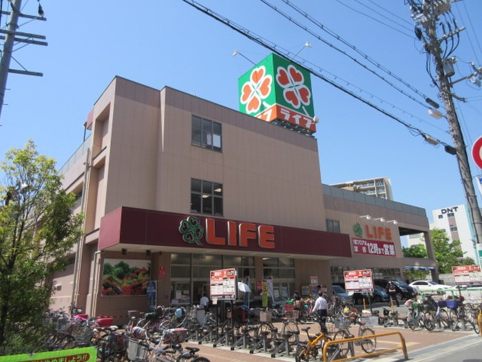 ライフ(スーパー)まで599m レオ－ネ