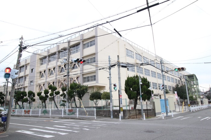 東大阪市立大蓮小学校(小学校)まで1200m カトルセゾン