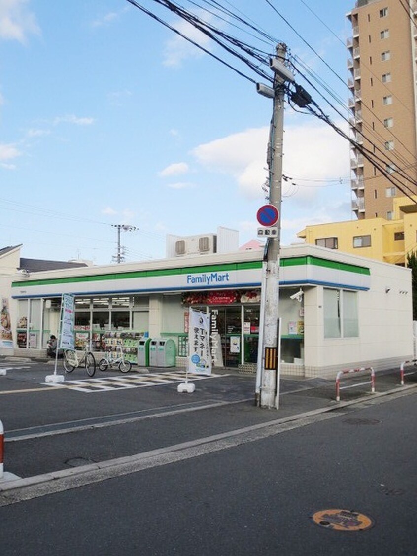 ファミリーマート門真栄町店(コンビニ)まで77m La Douceur門真