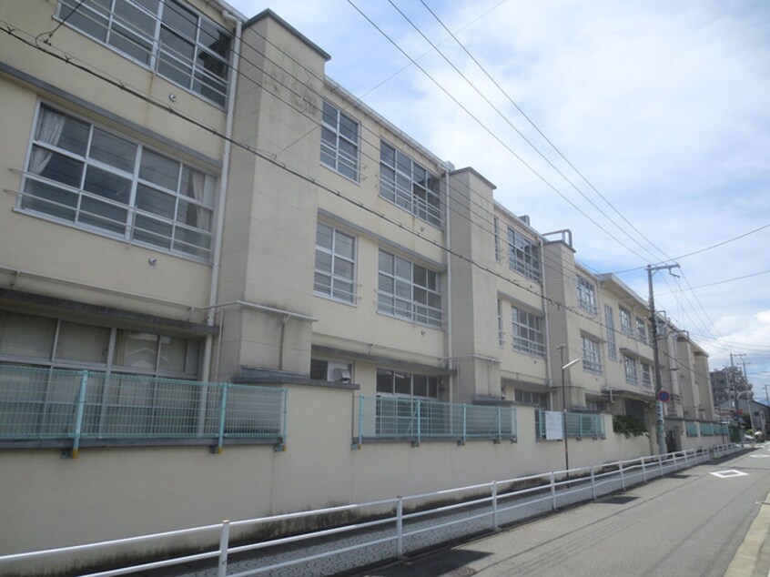 上甲子園小学校(小学校)まで460m ダイドーメゾン甲子園口（402）