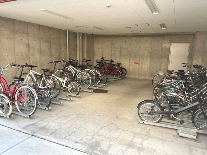 駐輪場 Luxe新大阪Ⅳ