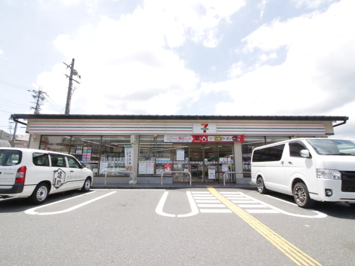 セブンイレブン大枝中山店(コンビニ)まで1000m オークヒル